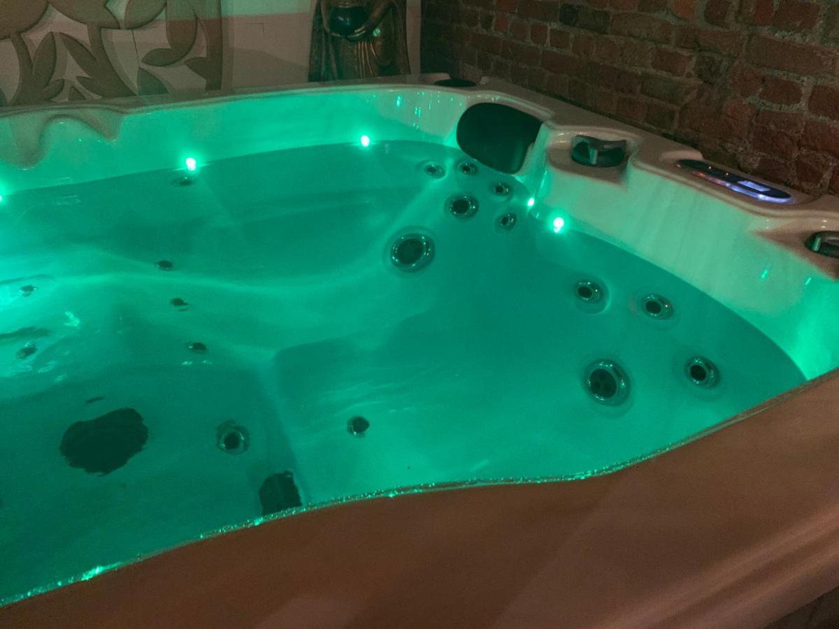 Nice And Cosy Place With Jacuzzi And Sauna To Relax In The Centre Of แอนต์เวิร์ป ภายนอก รูปภาพ